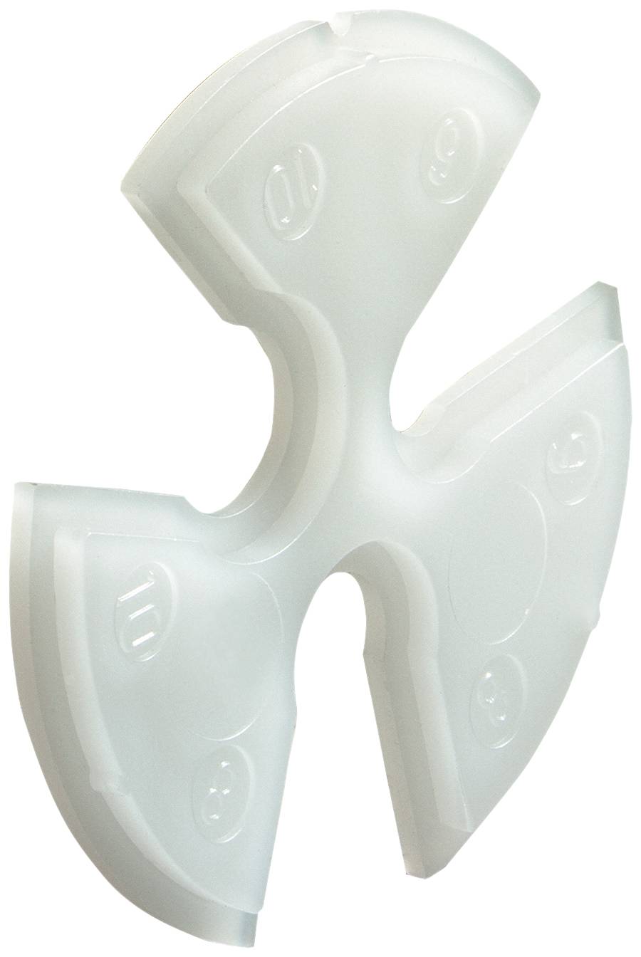 Bela prozorna tridelna plastična povezovalka ali razmikač s zaobljenimi robovi, prikazana ločeno na navadnem svetlem ozadju.