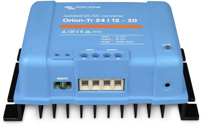 Modri DC/DC pretvornik 'Orion-Tr 24 12 - 20' podjetja Victron Energy z vhodnimi in izhodnimi priključki, primeren za 240W moč.