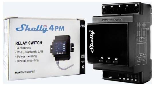 Prikazan Shelly Pro 4PM rele stikalo s 4 kanali, Wi-Fi, Bluetooth, LAN, merjenjem moči in namestitvijo na DIN letev