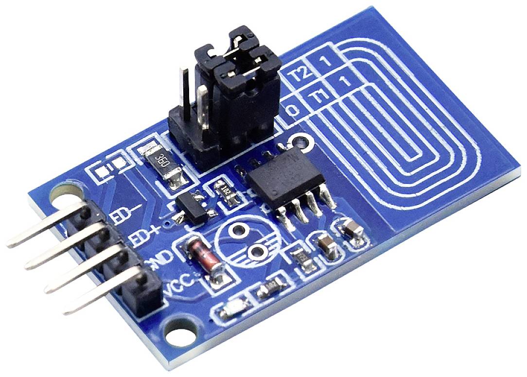 Elektronski modul z modro tiskano vezjem, več priključki, mikroprocesorjem in vodniki. Primeren za senzorske aplikacije.