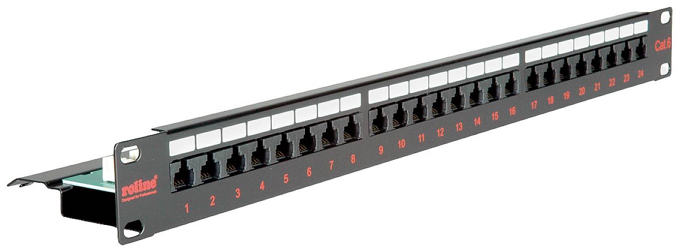 Patch panel s 24 RJ45 priključki, oštevilčen od 1 do 24. Montažne luknje ob straneh za pritrditev v serverski omari.
