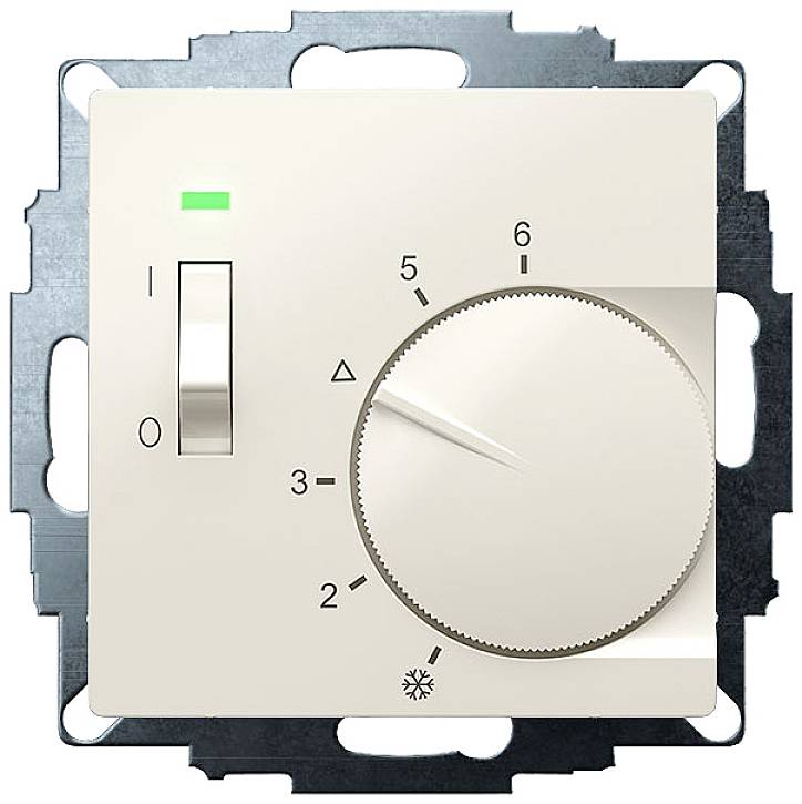 Termostat z vrtljivim regulatorjem od 0 do 6 in stikalom. Vrtljivi regulator je nastavljen na 5, stikalo pa je v položaju 'I'.