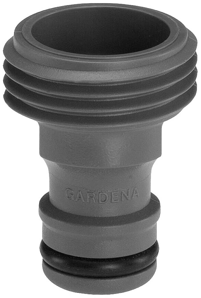 Siv plastični adapter znamke 'Gardena' za povezovanje vrtnih cevi.