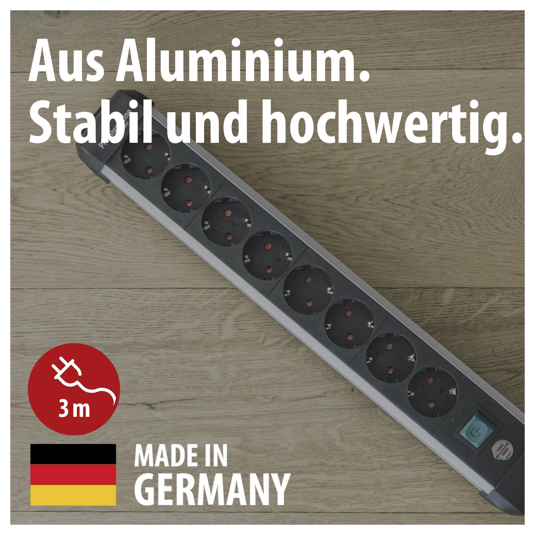 Razdeljač vtičnic iz aluminija na leseni talni površini z besedilom »Iz aluminija. Stabilna in kakovostna.« ter nakazovanjem »3 m« in »MADE IN GERMANY«.