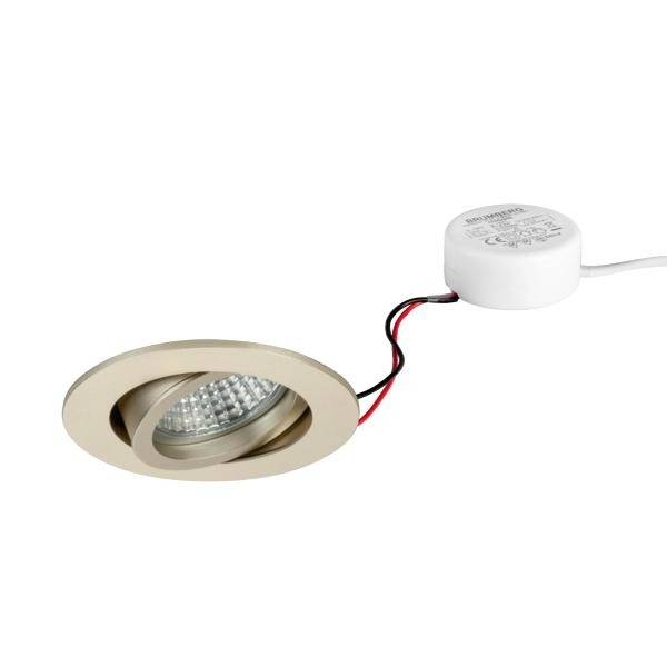 Okrogel LED-reflektor, vgrajen v strop, z dodatnim transformatorjem, primeren za varčno razsvetljavo.