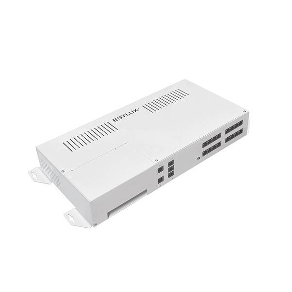 Bela elektronska naprava z več priključki, verjetno namenjena tehnološkemu krmiljenju ali povezovalnim sistemom.