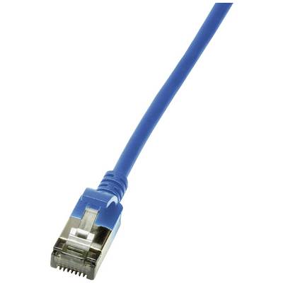 Moder Ethernet-kabelski vtič z kovinskimi kontaktnimi deli, ki se uporablja za prenos podatkov v omrežjih.