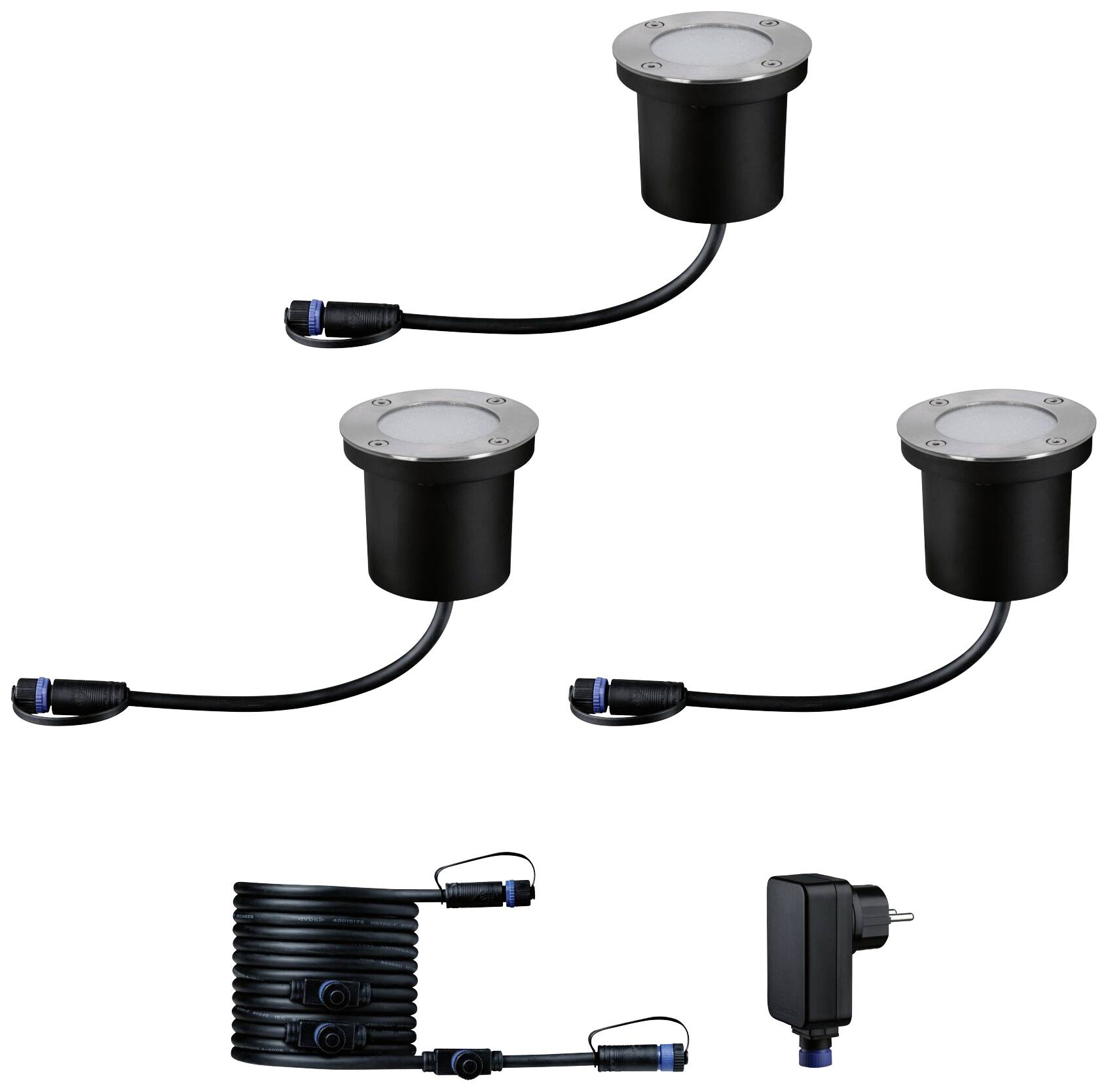 Tri črne LED talne svetilke s kabli in vtikači, med katerimi je navit kabel in črn električni adapter.