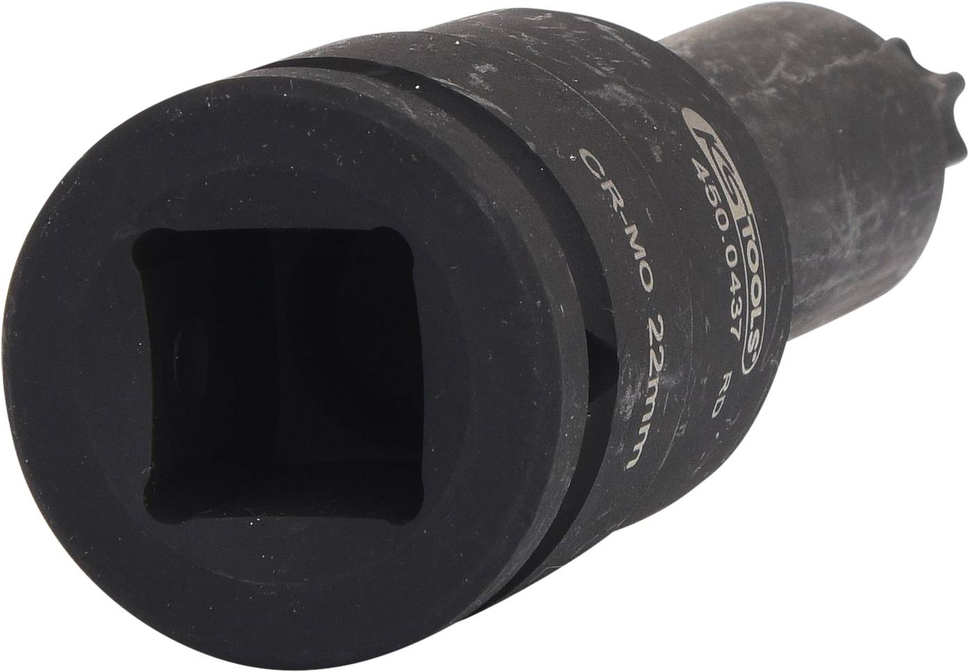 Črn kovinski udarni nasadni ključ z oznako 'CR-MO 22mm' za uporabo z momentnim ključem.