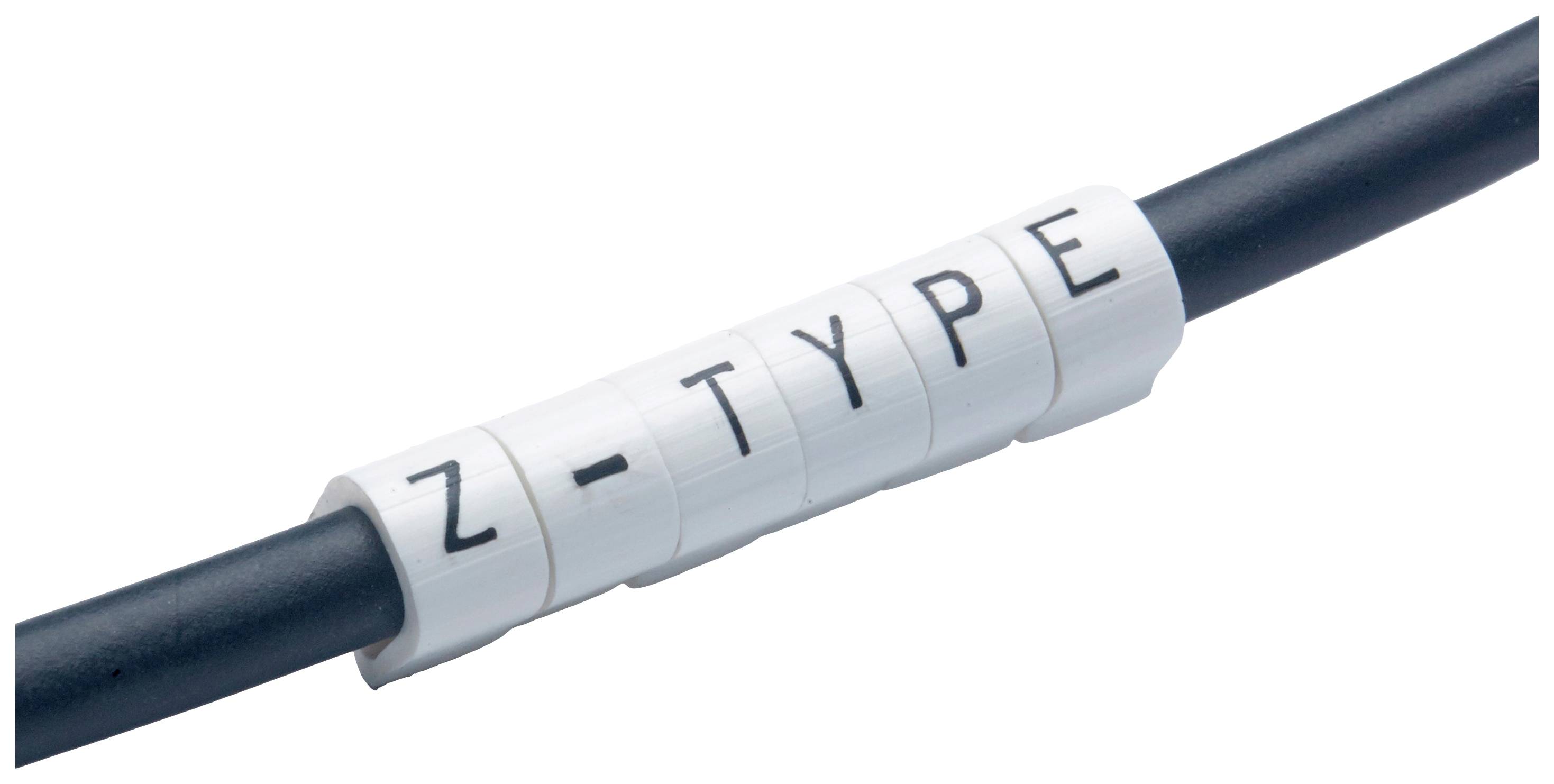 Črn kabel z belimi črkovnimi nastavki, ki tvorijo besedo 'Z-TYPE'.