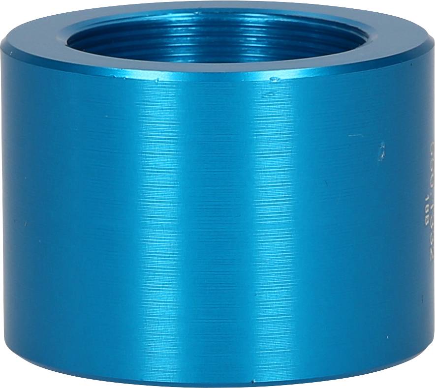 Cilindričen moder kovinski del z notranjim navojem, verjetno povezovalni element ali adapter.