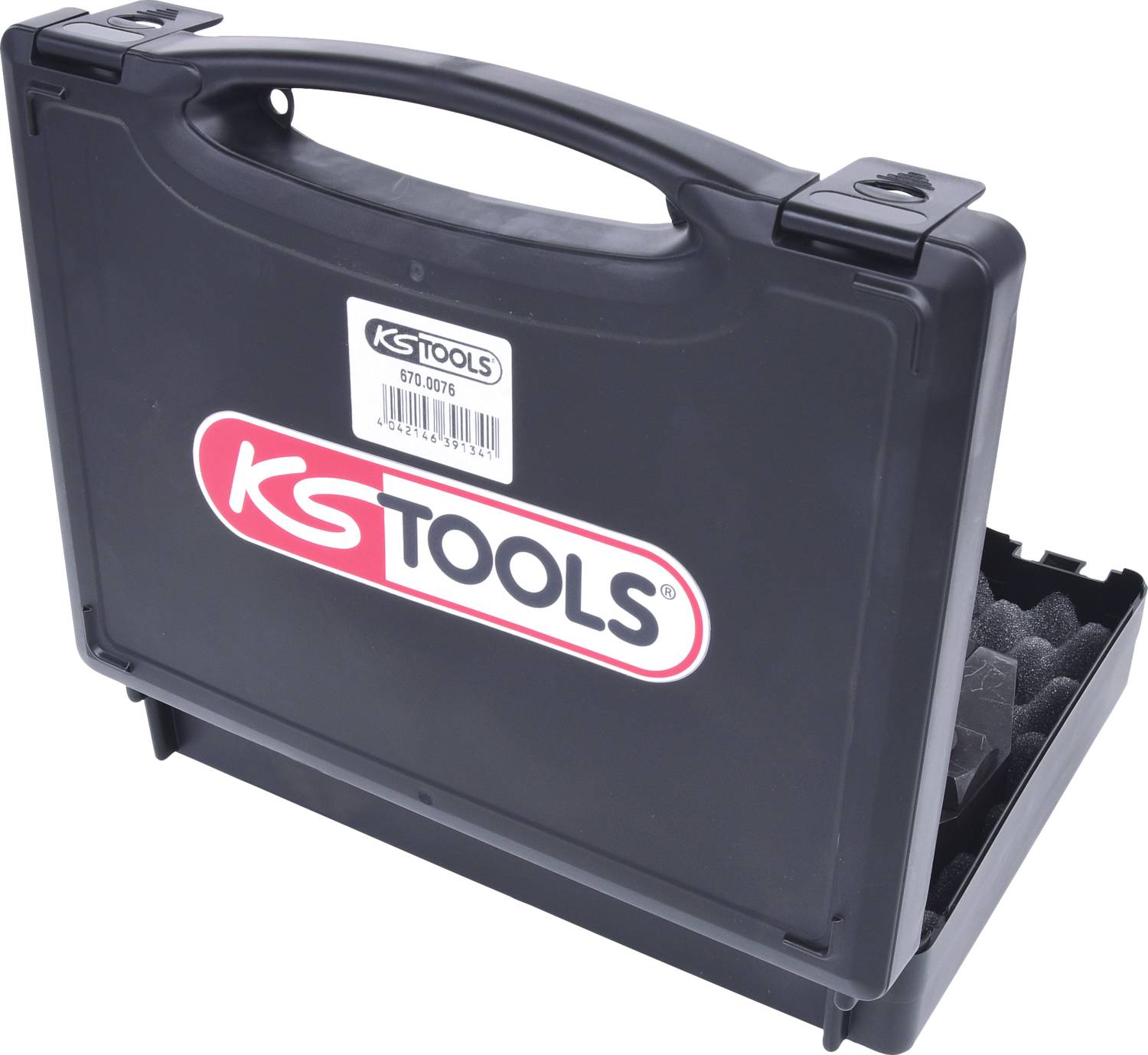 Črn plastičen kovček z logotipom 'KS TOOLS', ročajem za prenašanje in vložkom iz pene. Namenjen transportu in zaščiti orodja.