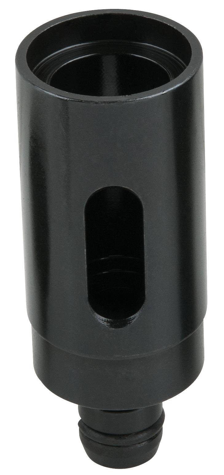 Črn kovinski del, cilindričen z ovalno reži na sredini, domnevno služi kot povezovalni element ali adapter.
