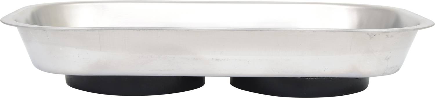 Pravokotni kovinski pekač z visokimi robovi in dvema črnima ročajema na straneh, stoječ na ravni površini.