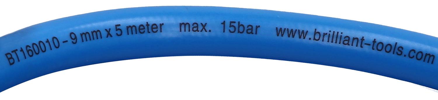 Moder cev z napisom 'BT160010 - 9 mm x 5 metrov maks. 15 barov www.brilliant-tools.com'.