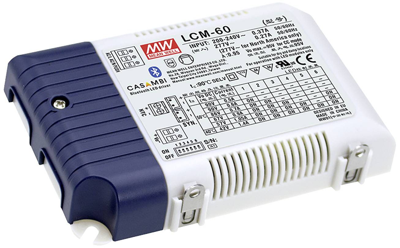 Pravokotna elektronska naprava, označena kot 'LCM-60', vsebuje podrobno nalepko s tehničnimi specifikacijami in simboli.