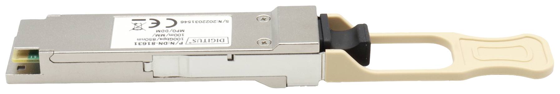 Srebrno-siv omrežni adapter s črnim in bež ohišjem, značilen za povezave računalniških strežnikov.
