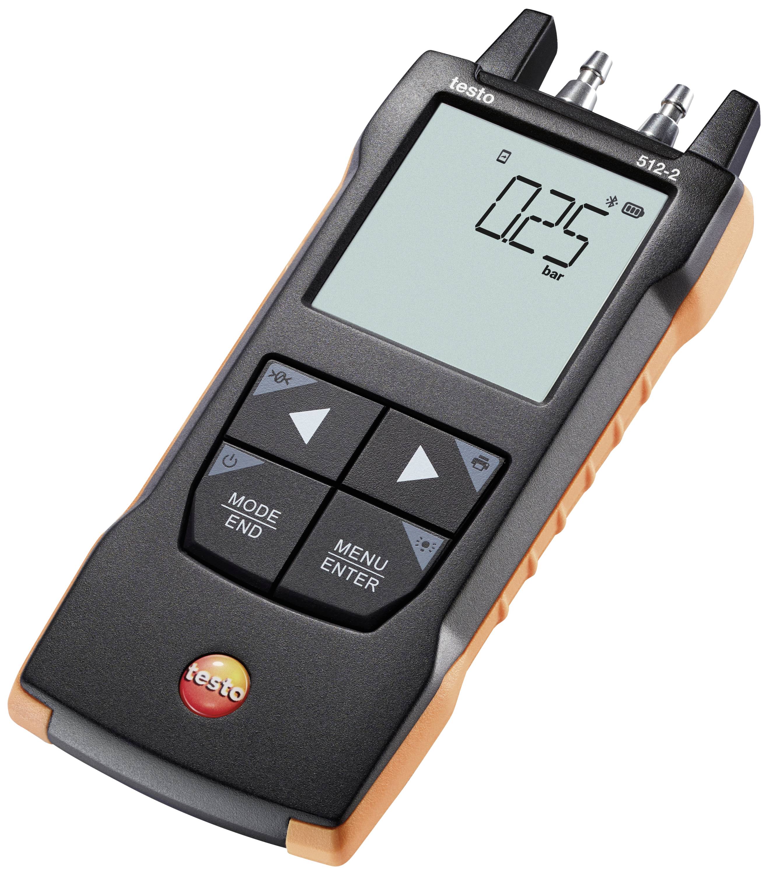 Digitalni manometer z zaslonom prikazuje '0,25 bar'. Naprava za merjenje tlaka v črno-oranžni barvi.