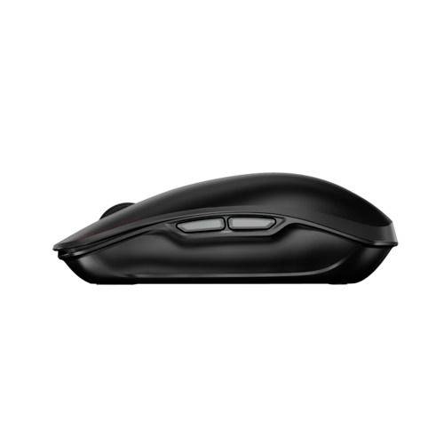 Črna brezžična računalniška miška, pogled s strani, dve stranski tipki, enostaven, ergonomski dizajn za udobno uporabo.