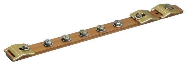 Bakrena zbirnica z večimi vijaki in pritrditvami. Uporabljena za električno distribucijo v elektrorazdelilnih omaricah.