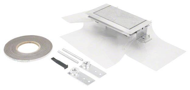 Komplet za namestitev električne talne ogrevalne napeljave: Vsebuje tesnilni trak, kovinsko letev, nameščeno kovinsko ploščo in dodatno opremo.