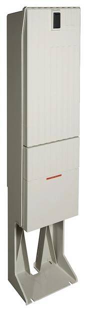 Siva, vitka stebriček ali škatla z dvema segmentoma in majhnim črnim pravokotnikom na vrhu. Stoji na širokem podstavku.