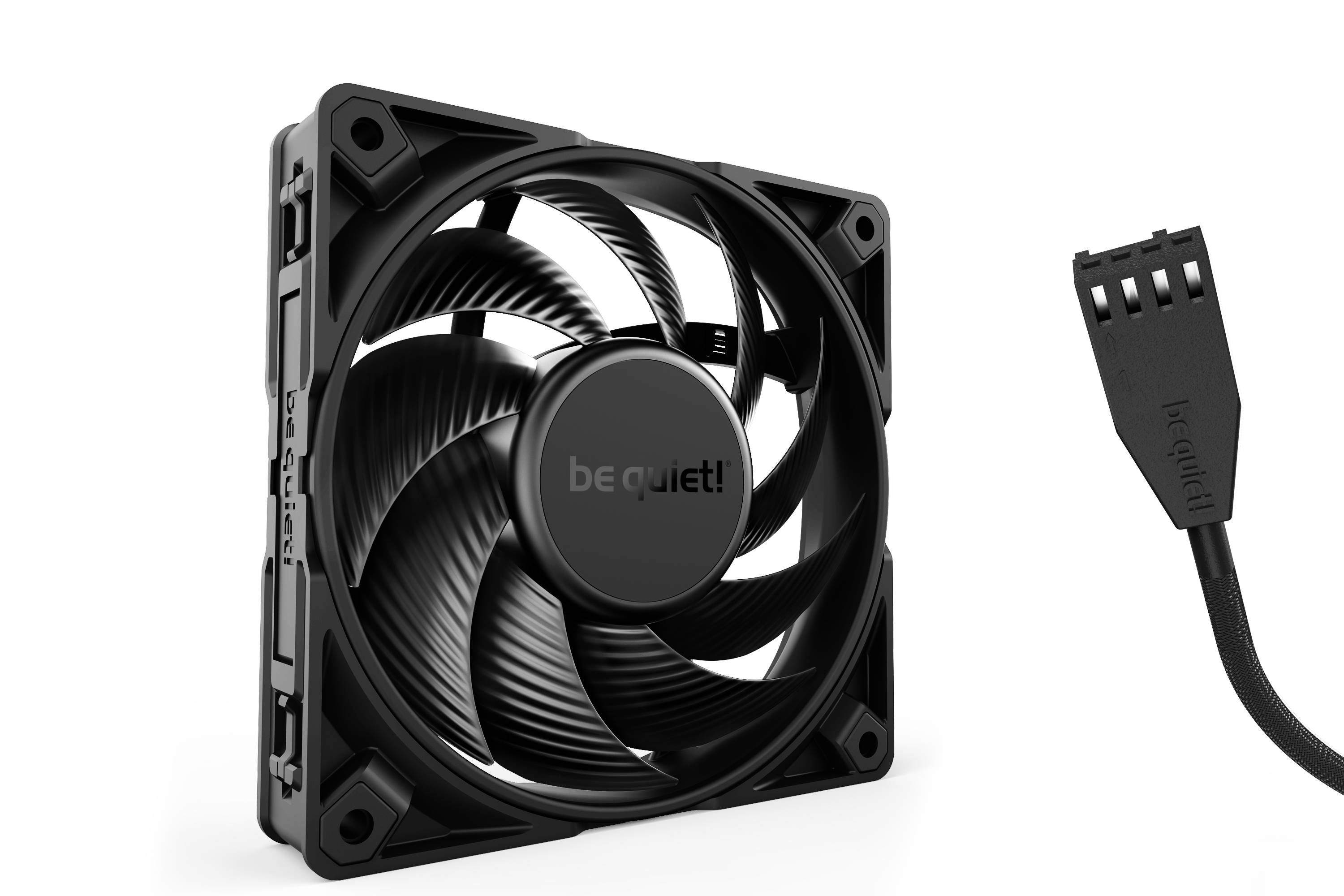 Črn računalniški ventilator 'be quiet!' z 9 lopatic in priključkom za kabel na desni strani.