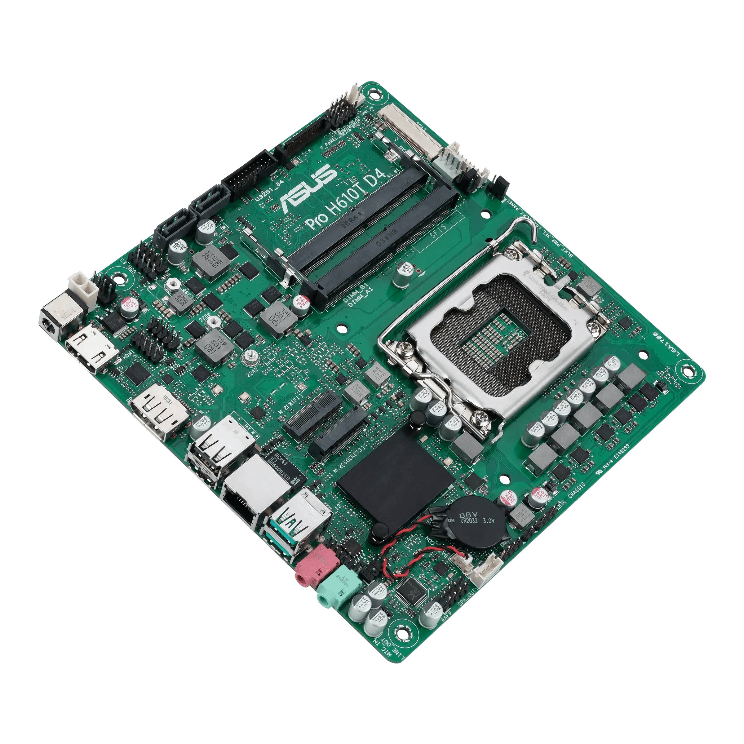 Zelena matična plošča s CPU vtičnico, več priključki, memory režami in elektronskimi komponentami.