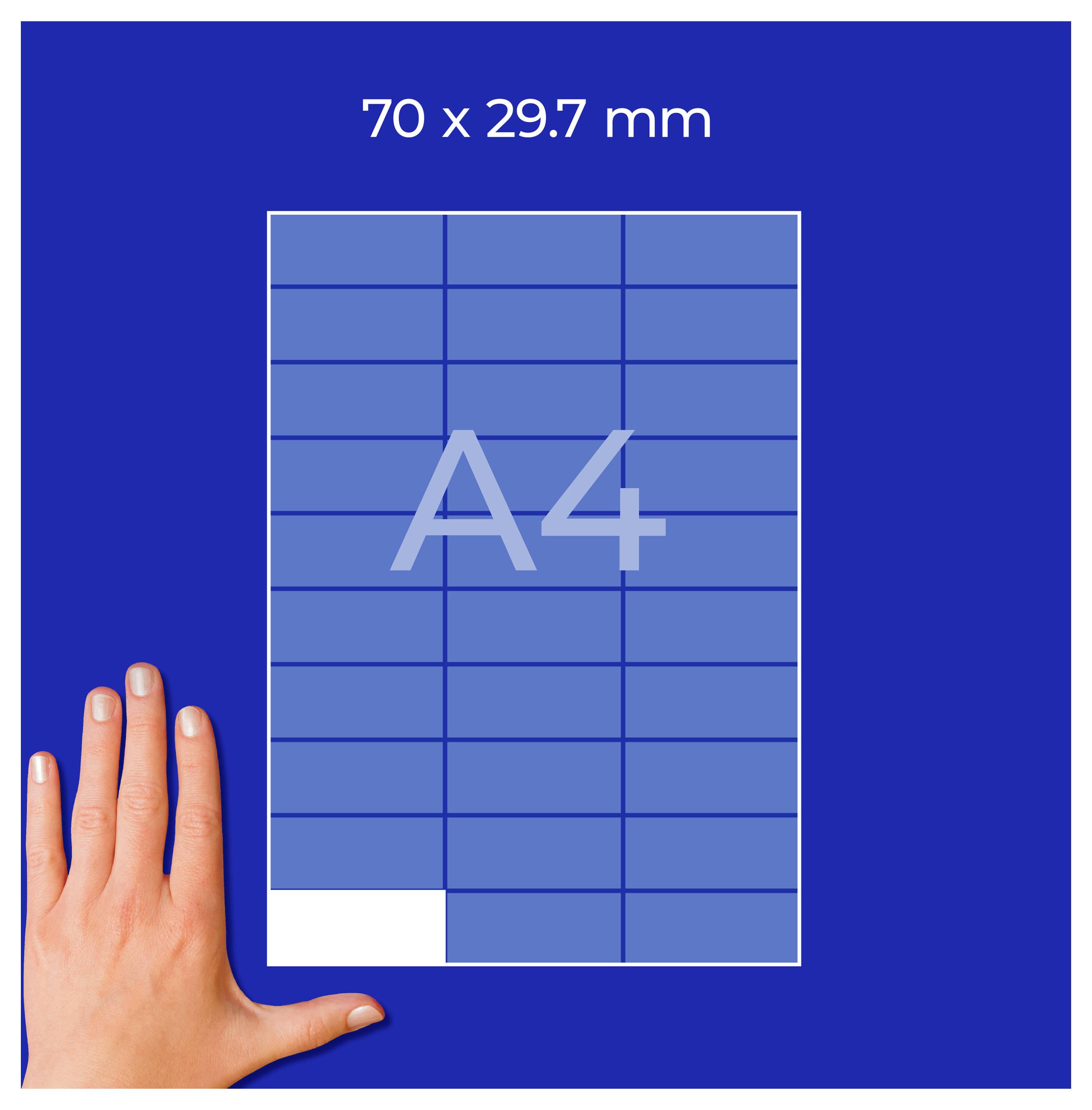 Velikost papirja A4 70 x 29,7 mm z mrežo; roka služi kot primerjava velikosti pred modro ozadjem.
