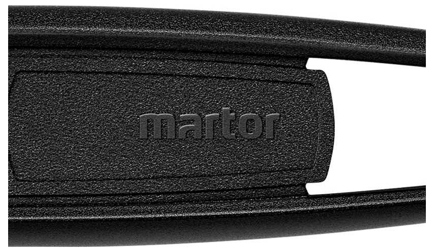 Črn plastičen ohišje z napisom 'Martor' na sredini.