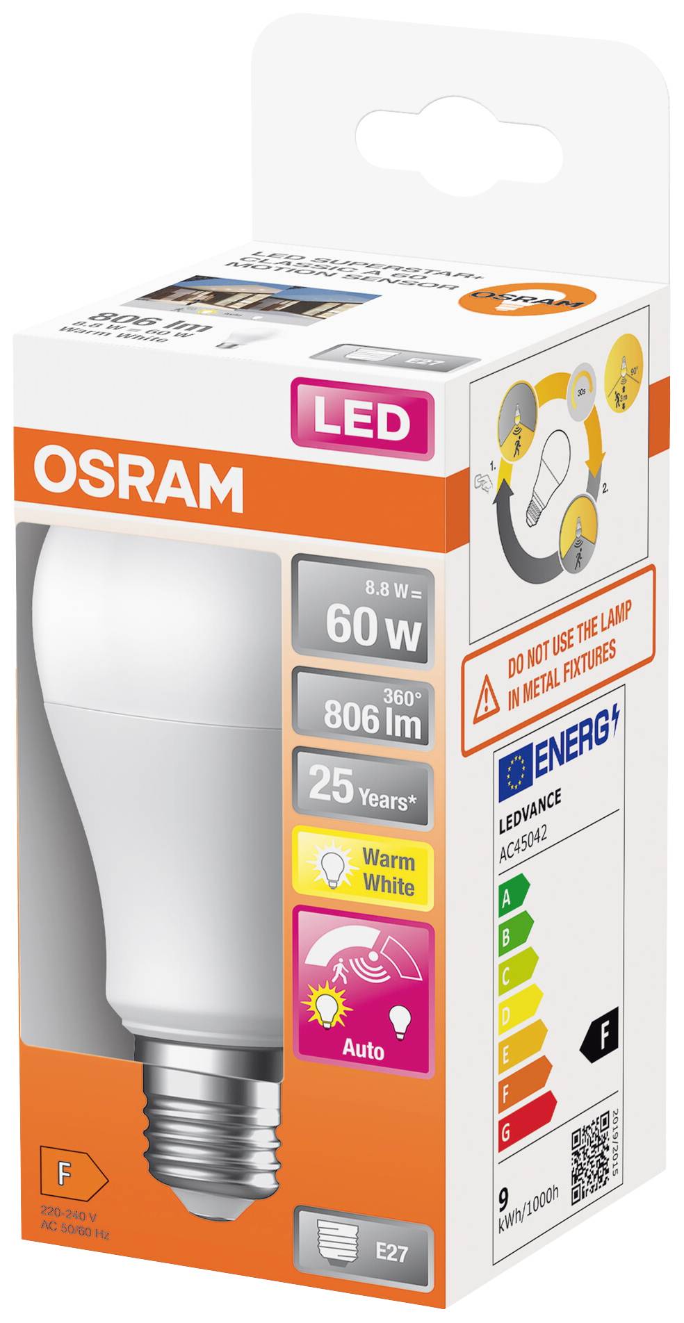 'Osram LED-sijalka, 60 W, 806 lm, 25 let življenjske dobe, toplo bela, razred energetske učinkovitosti F. Embalaža prikazuje simbole varčevanja z energijo in opozorila.'