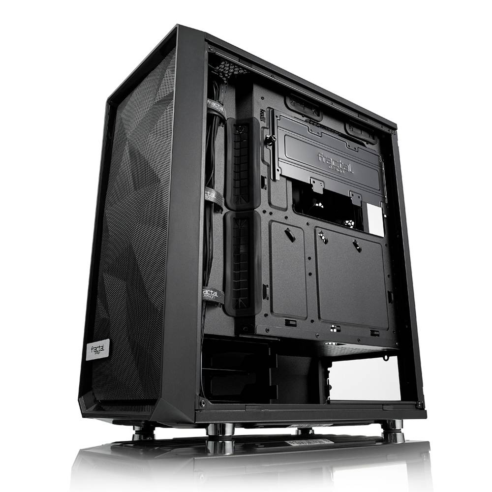 Črno ohišje za PC z prosojnim stranskim delom, vidnim notranjim prostorom in mestom za ventilator, primerno za sestavljanje računalnika in prezračevanje.