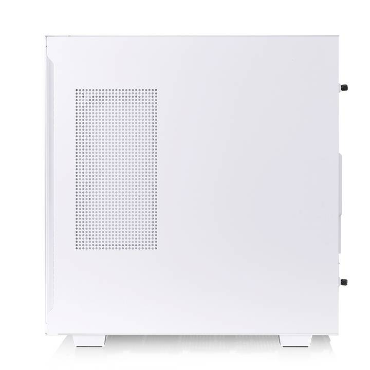 Belo ohišje za PC s stransko prezračevalno rešetko in zaprto zasnovo; notranje komponente niso vidne.