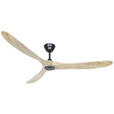 Stropni ventilator s tremi zavitimi lesenimi krili in črno kovinsko obešalnko, postavljenjen pred belo ozadje.