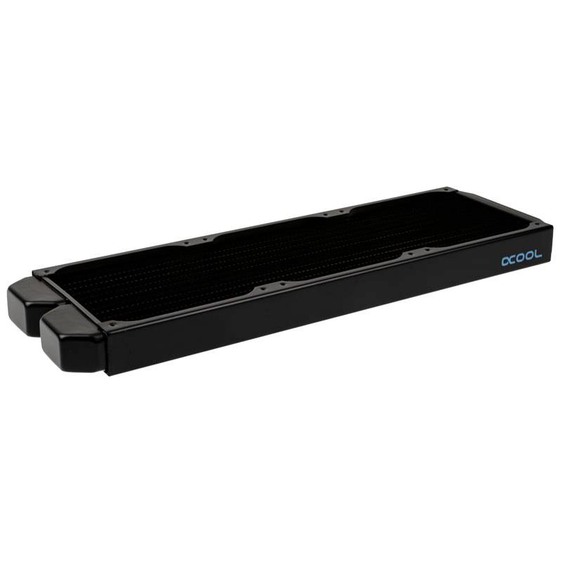 Črn računalniški hladilnik pravokotne oblike z modrim logotipom 'Alphacool' na strani. Primeren za sisteme vodnega hlajenja.