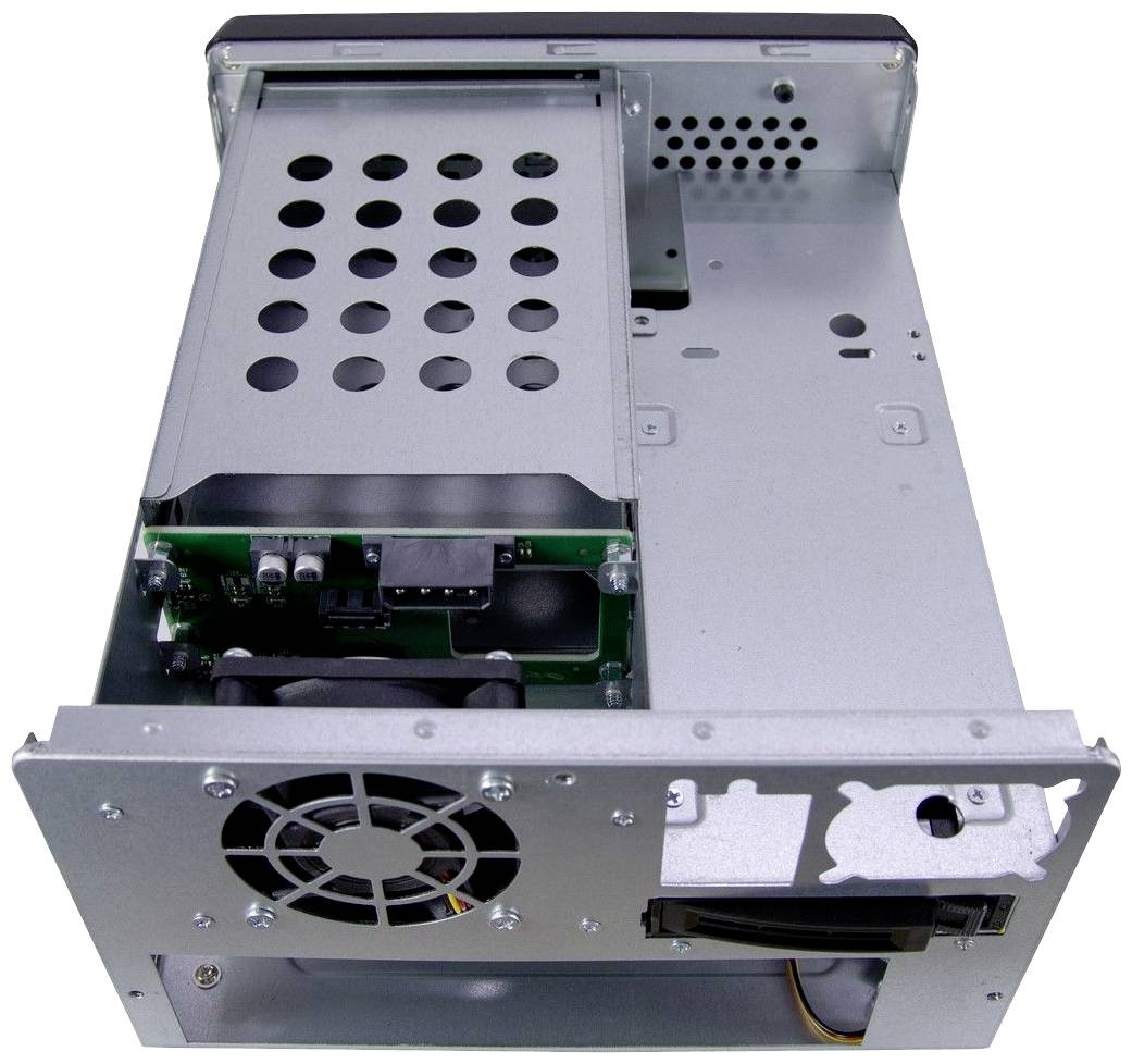 Odprt računalniški ohišje z vidnim ventilatorjem in prostorom za trdi disk.