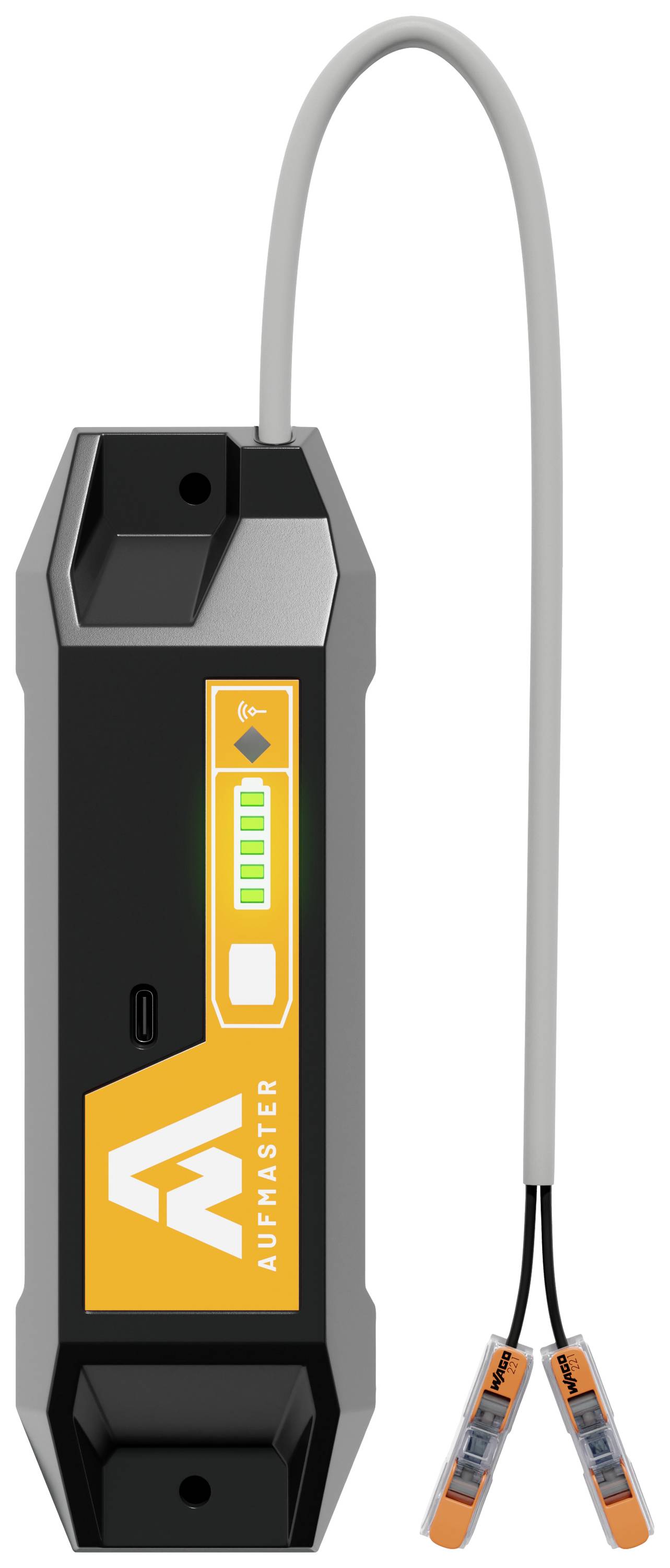 Črna elektronska naprava z oranžnim prikazovalnikom, ki prikazuje stanje baterije. Priključeni kabli za meritve.