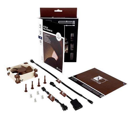 Noctua komplet ventilatorja z rjavim ventilatorjem, vijaki, kabli in navodili za uporabo. Embalaža z informacijami o izdelku.
