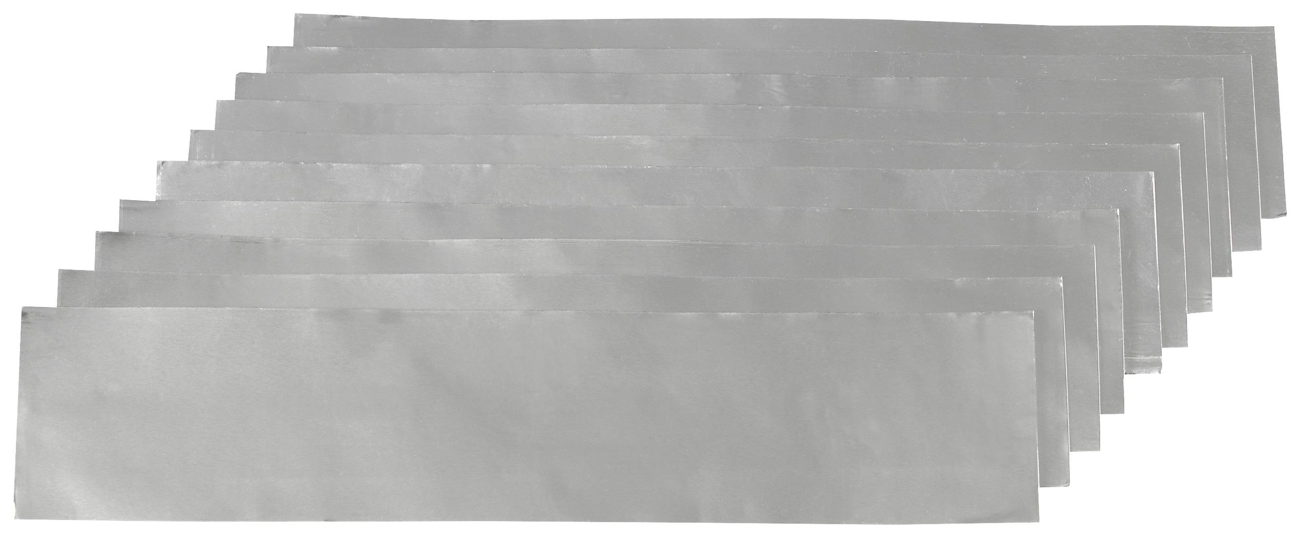 Deset trakov iz srebrno bleščečega materiala, zloženih drug na drugega v vrstni postavitvi pred belo ozadje.