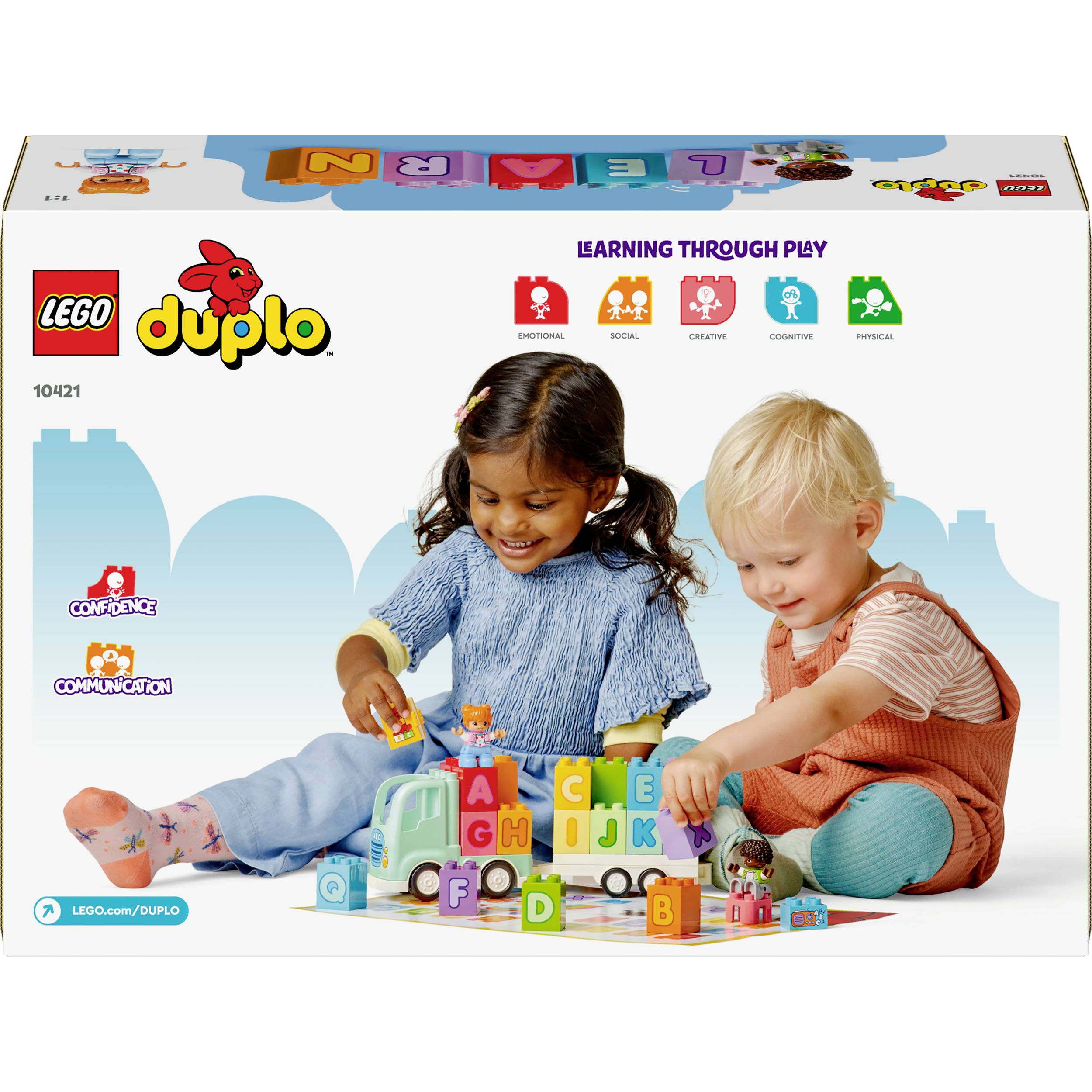 Dva otroka se igrata z LEGO Duplo gradniki. Škatla poudarja 'Učenje skozi igro' in spodbuja razvoj ter ustvarjalnost.
