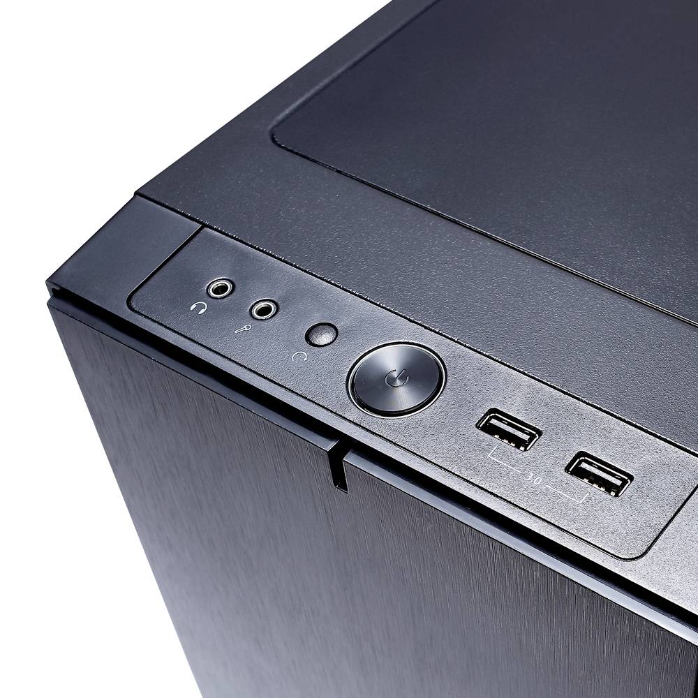 Črno ohišje računalnika z dvema USB-priključkoma, gumbom za vklop in zvočnimi priključki na zgornji strani.