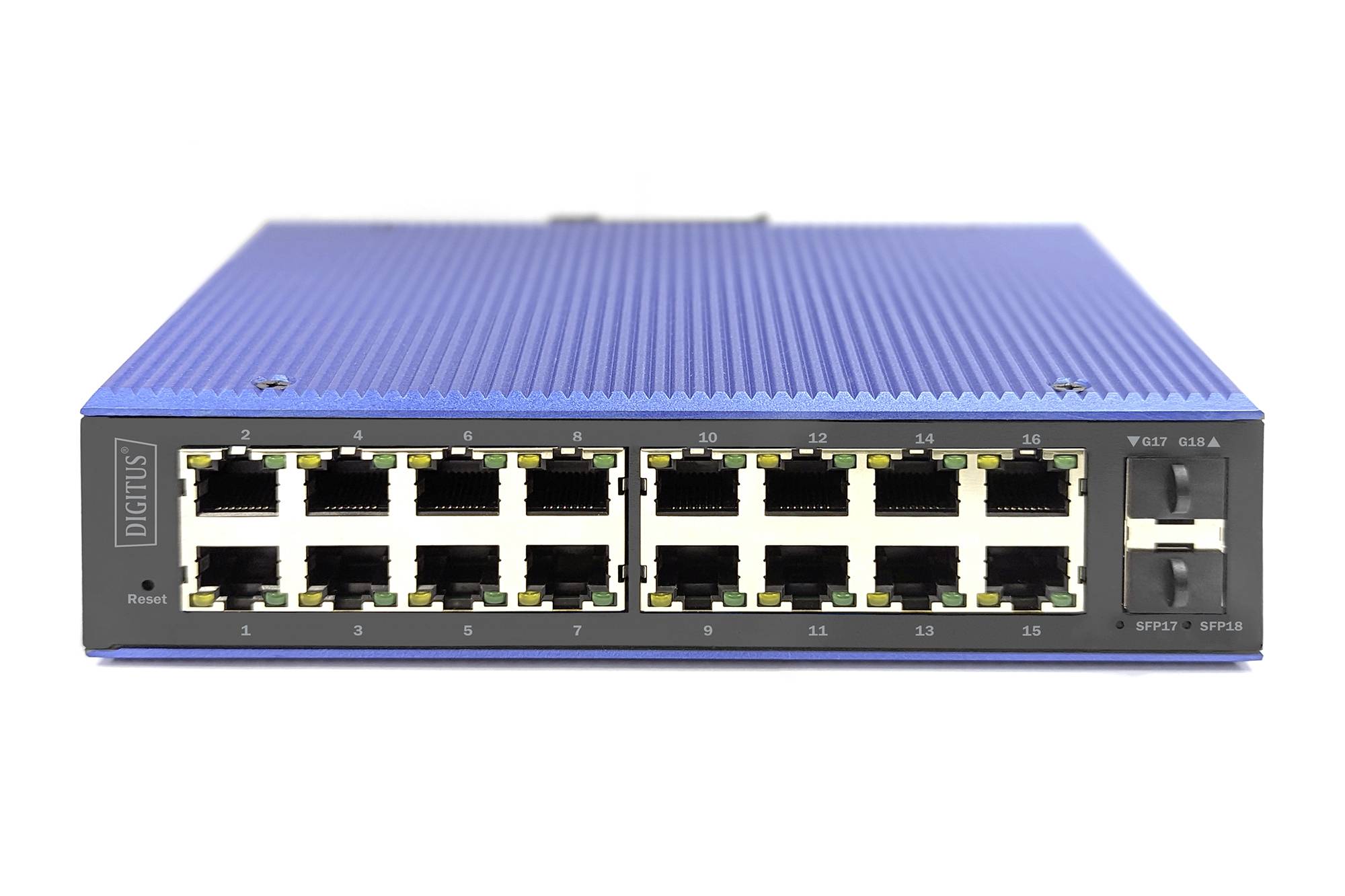 Mrežno stikalo s 16 ethernet vrati, prikazano v bližnjem pogledu. Podpira priklop več naprav za prenos podatkov.