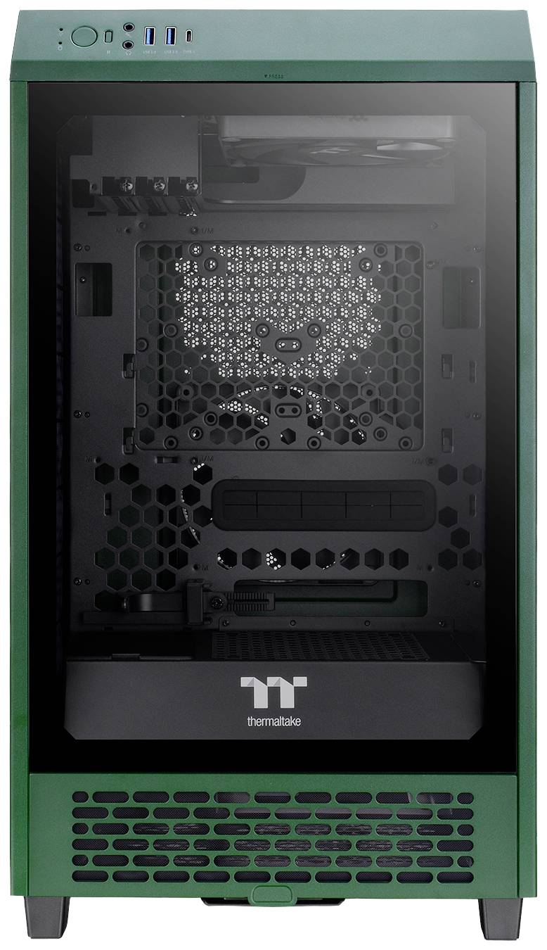 Zeleno ohišje za PC znamke Thermaltake, narejeno iz stekla in kovine, z več prezračevalnimi režami ter čelnimi priključki za USB in zvok.