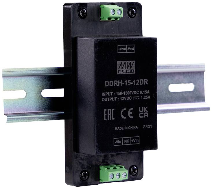 Črna električna naprava na montažni letvi z zelenimi priključki, z oznako 'Mean Well DDRH-15-12DR', prikazuje podatke o zmogljivosti.