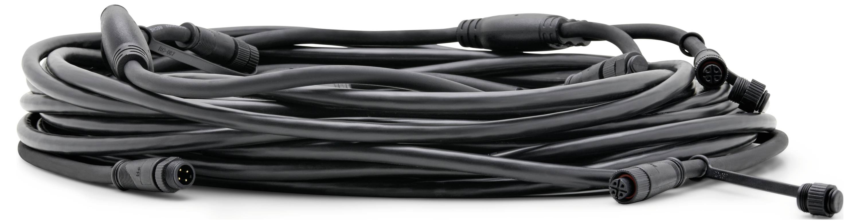 Zvit črn podaljšek z večkratnimi priključki na vsakem koncu, ki se uporablja za povezovanje elektronskih naprav ali komponent.