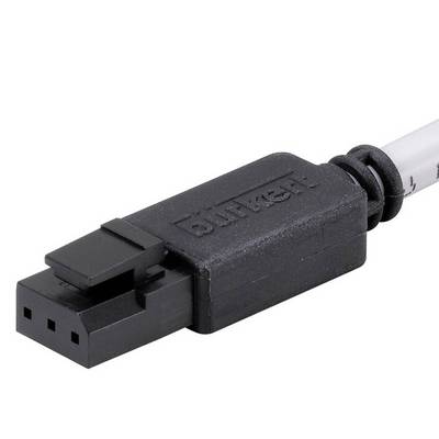 Črn električni vtič pravokotne oblike s tremi izhodi. Vtič je priključen na kabel.