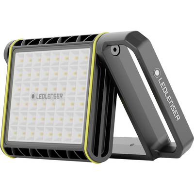 Prenosna LED-svetilka znamke Ledlenser s kvadratno svetlobno ploskvijo in robustnim, črnim ohišjem. Idealna za zunanja opravila.