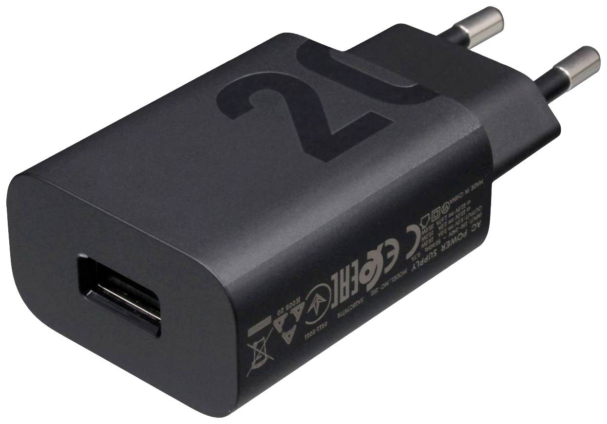 Črn USB polnilec z evropskimi vtičnimi kontakti. Napis '20' zgoraj, tehnični simboli in podatki ob strani.