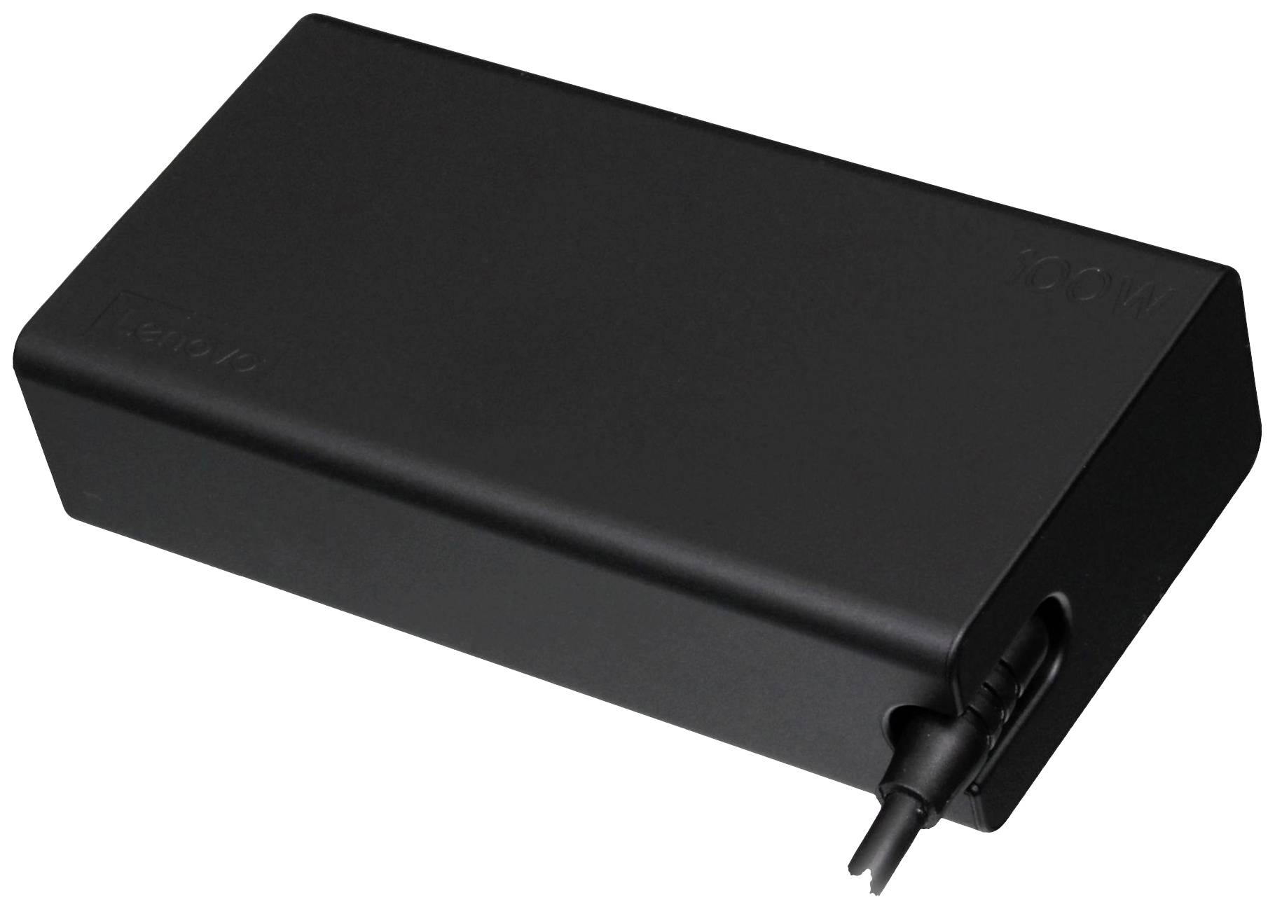 Črn napajalnik z integriranim kablom, pravokotne oblike; primeren za elektronske naprave.