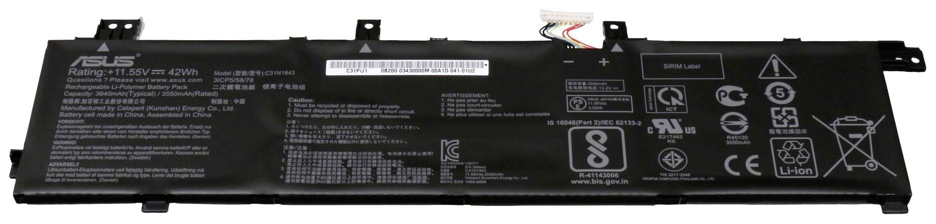 Črn prenosniški akumulator s tehničnimi specifikacijami in varnostnimi znaki na sprednji strani. Model 'C31N1702' podjetja ASUS.